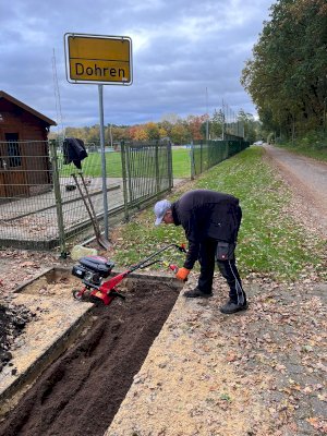 Arbeitseinsatz auf dem Sportgelände
