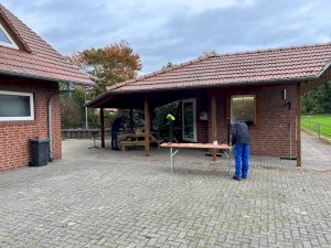 Arbeitseinsatz auf dem Sportgelände