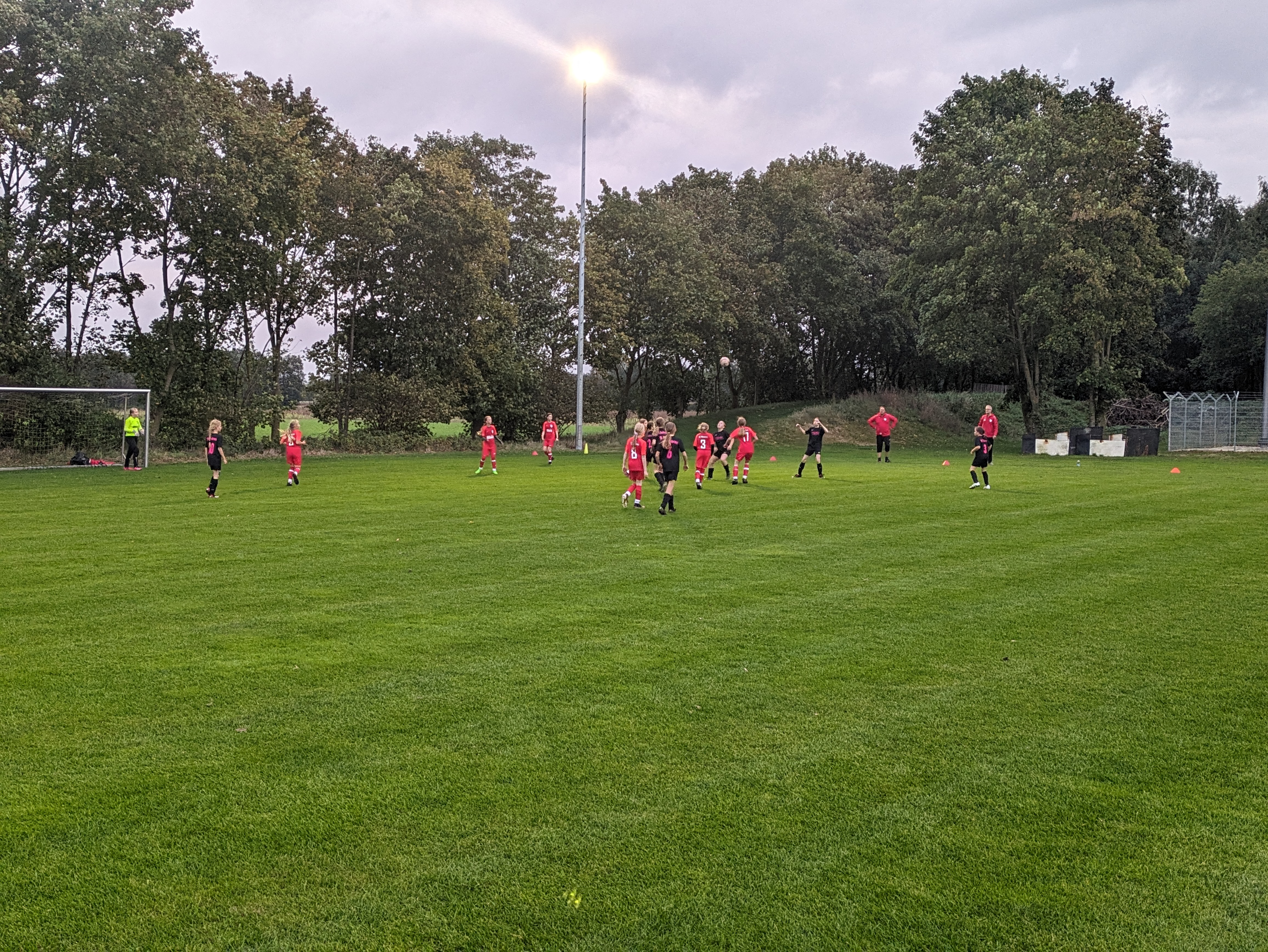 Die Mädchenmannschaft gewinnen 6:0 gegen FC Wesuwe